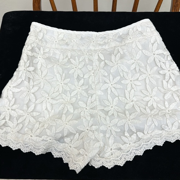 White floral shorts - Picture 5 of 6